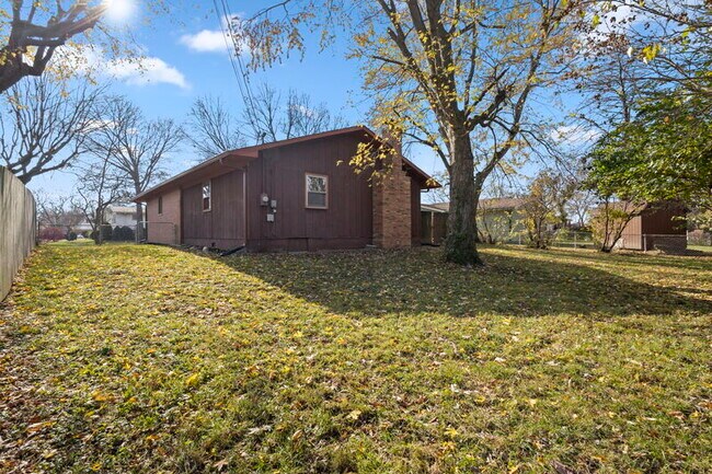 Building Photo - 6136 Hickorywood Dr
