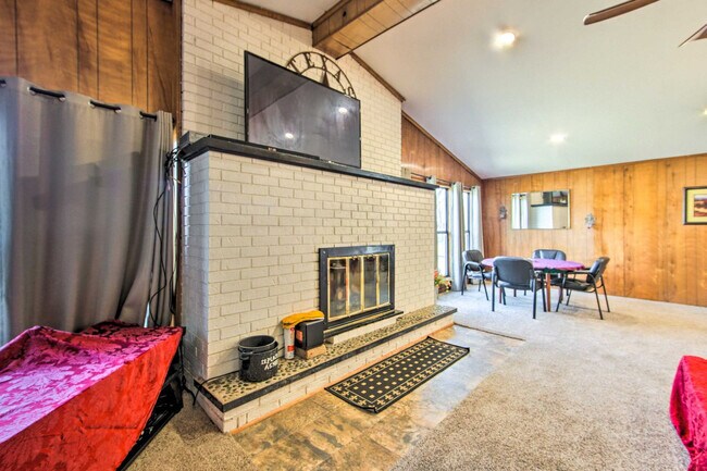 Foto del edificio - 928 Welch Ln
