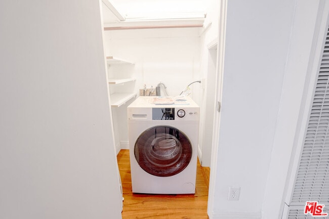 Building Photo - 446 S St Andrews Pl