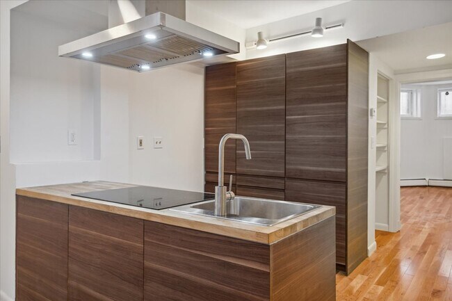 Building Photo - 438 Marlborough St