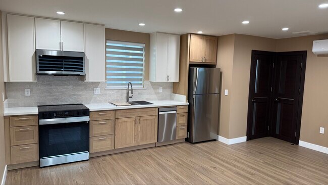 Foto del edificio - 594 S Mentor Ave