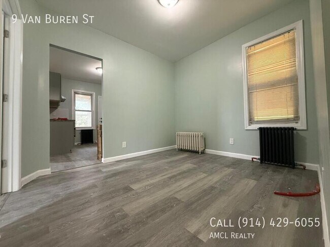 Building Photo - 9 Van Buren St