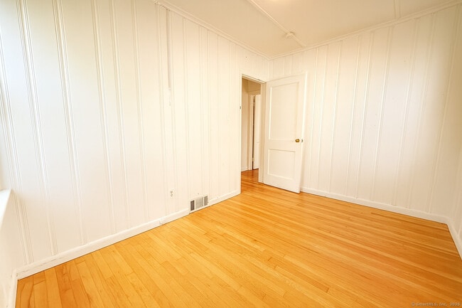 Building Photo - 645 Burnsford Ave