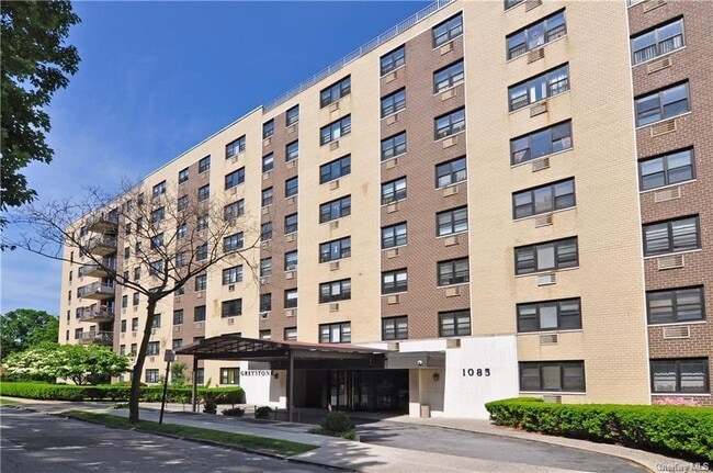 Foto del edificio - 1085 Warburton Ave