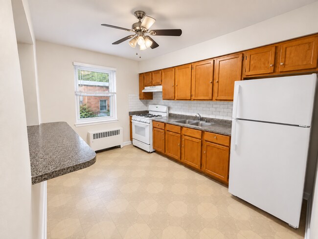 Foto del edificio - 8239 Williams Ave