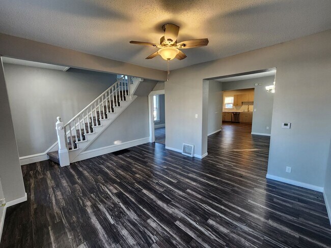 Building Photo - 4 bedroom house