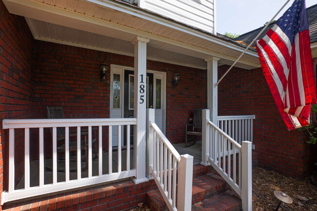 Foto del edificio - Available mid June!