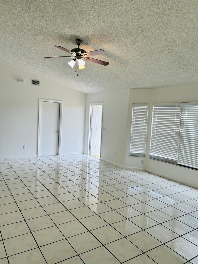 Foto del edificio - 367 SW Donna Terrace