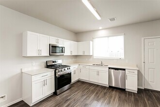 Building Photo - 18546 Boomi Ravine Trl