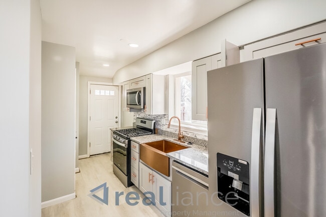 Foto del edificio - 2413 Chapman Rd