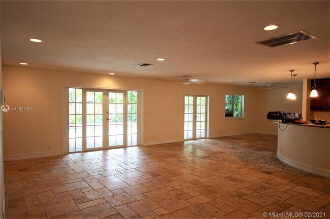 Building Photo - 898 SW 18th St