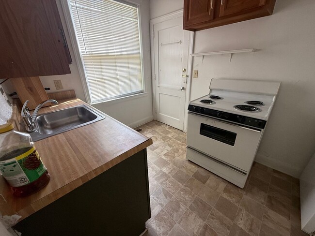 Foto del edificio - One bedroom Condo coming soon in Heathwood...
