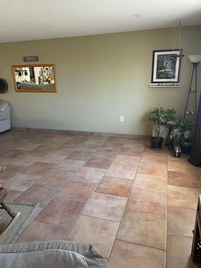 Building Photo - 855 W La Osa St