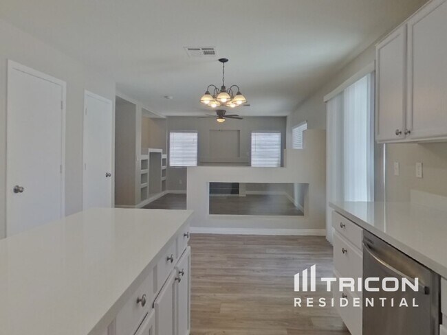 Foto del edificio - 5301 Fall Meadows Ave