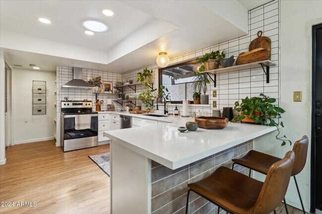 Foto del edificio - 6518 N 12th Pl