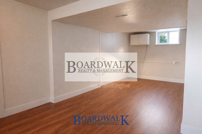 Building Photo - 2725 Lake St