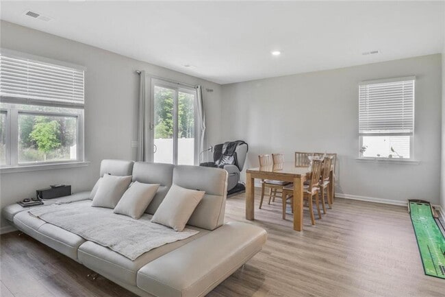 Building Photo - 301 Merganser Dr