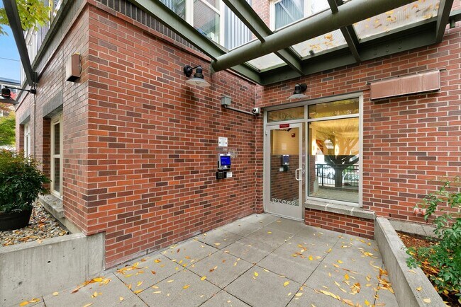 Foto del edificio - 1620 Belmont Ave