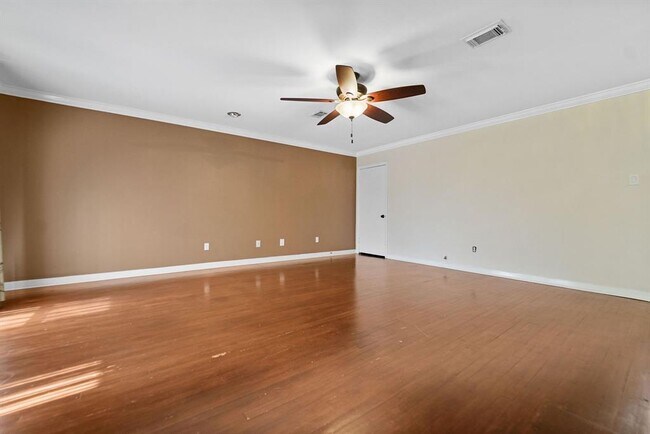 Foto del edificio - 2210 San Jacinto Dr