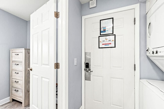 Foto del edificio - 8743 Thomas Dr