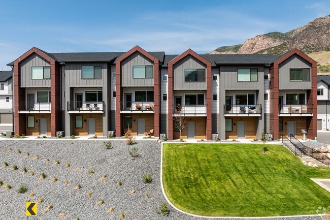 Building - Enduro Townhomes