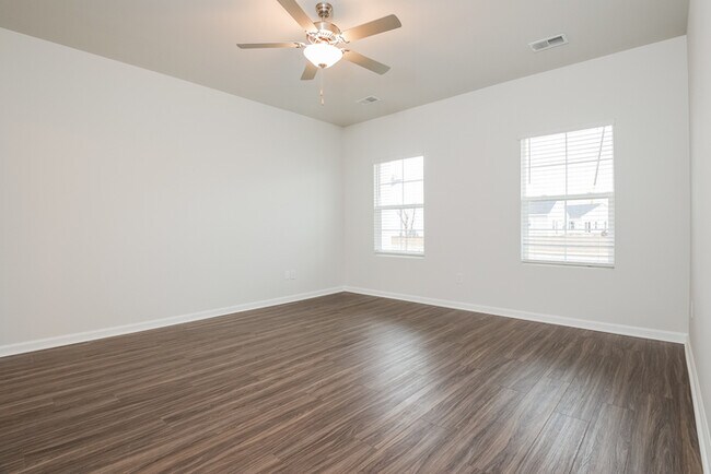 Foto del edificio - Great 3 Bedroom New Construction