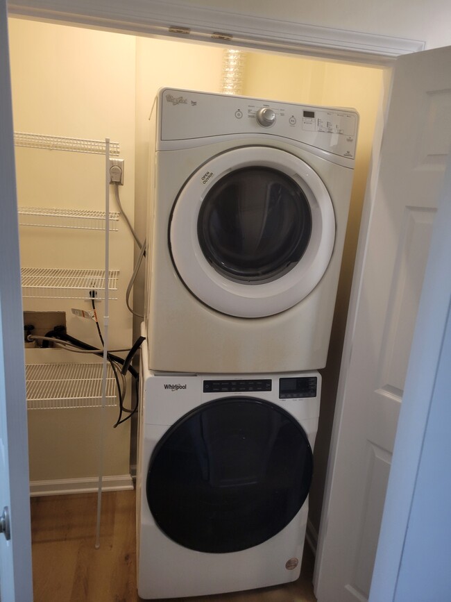 Laundry - 1424 5th St