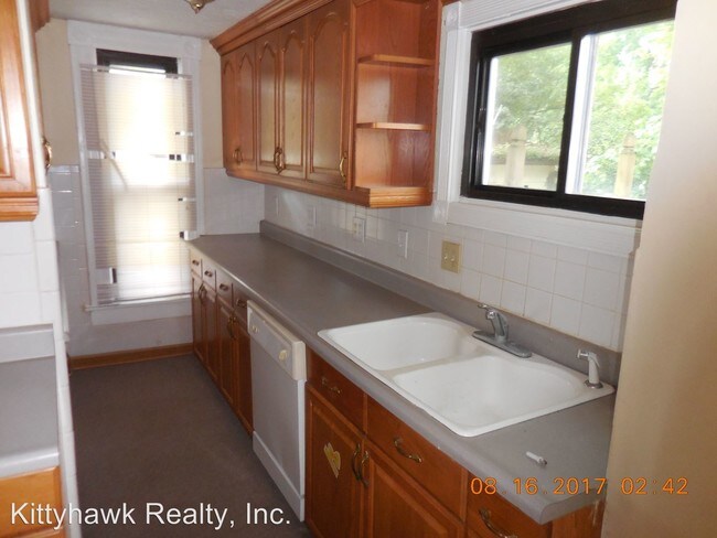 Building Photo - 2143 Clifton Ave