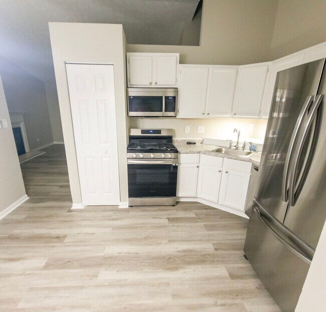 Building Photo - Fully-renovated Greenwood Property