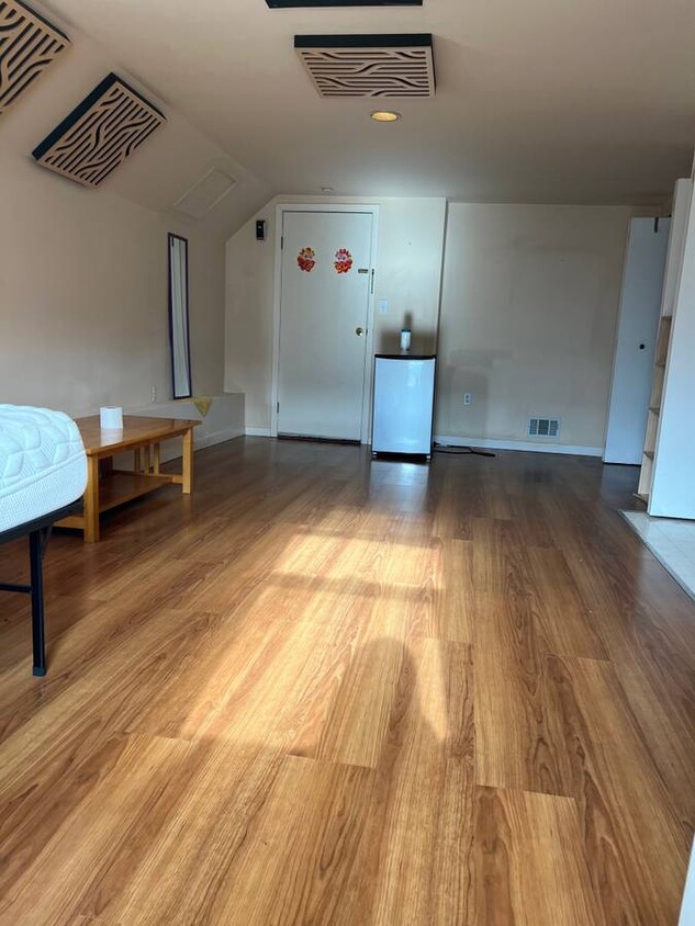 Foto principal - 65 Melba Ave