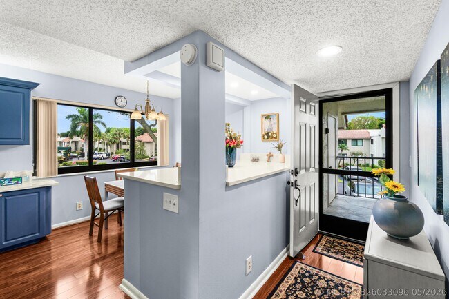 Foto del edificio - 5687 Fairway Park Dr
