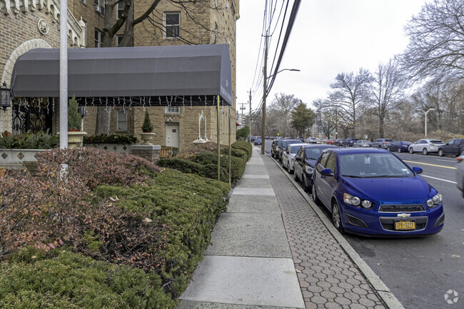 Entrance and Walkway - Parkway Towers