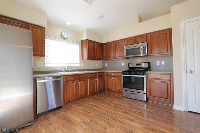 Building Photo - 8660 Lakota St