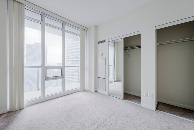 Photo du bâtiment - 55-3155 Bremner Blvd