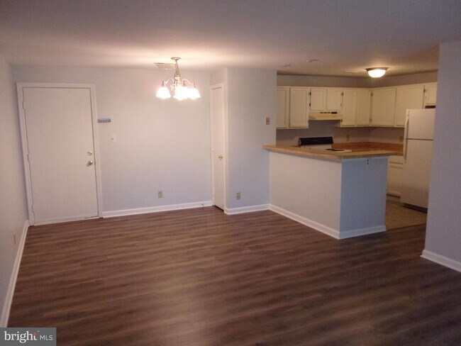 Foto del edificio - 100 Chesterfield Ln