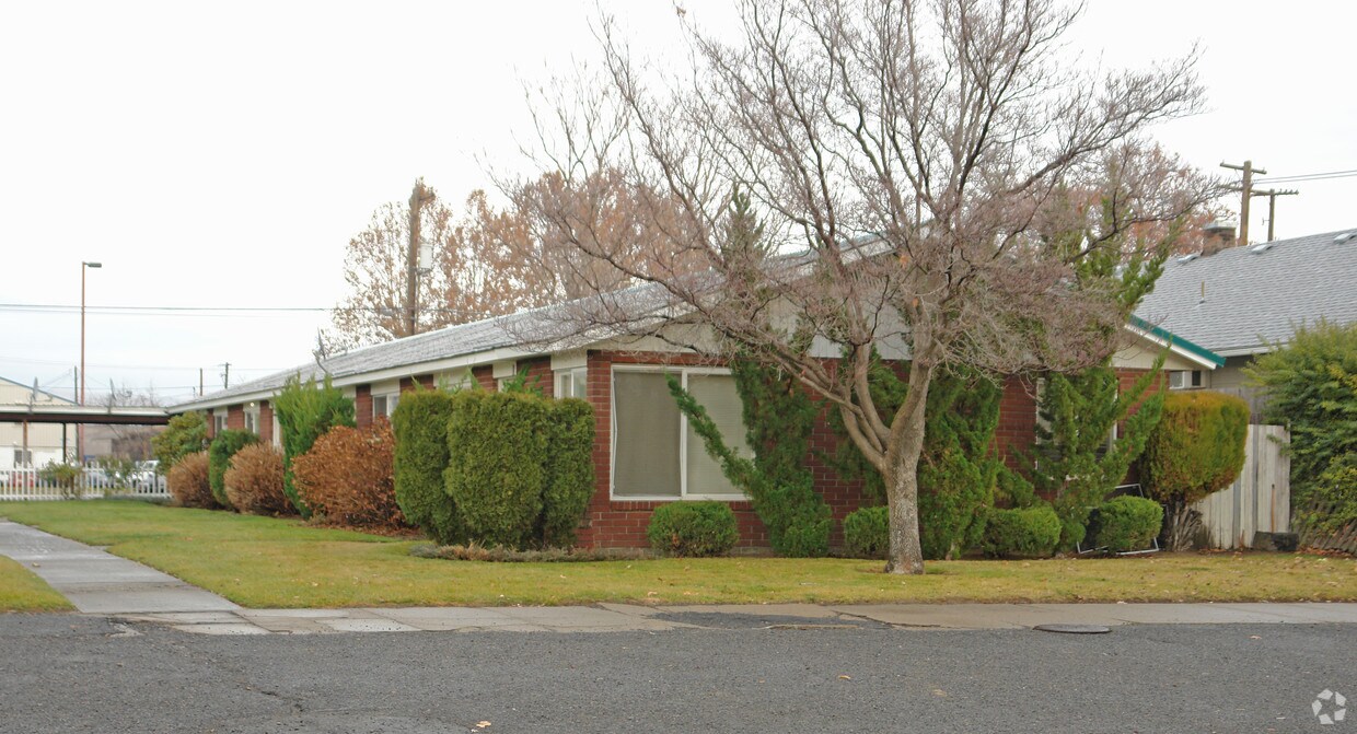 Primary Photo - 311-313 S 8th Ave