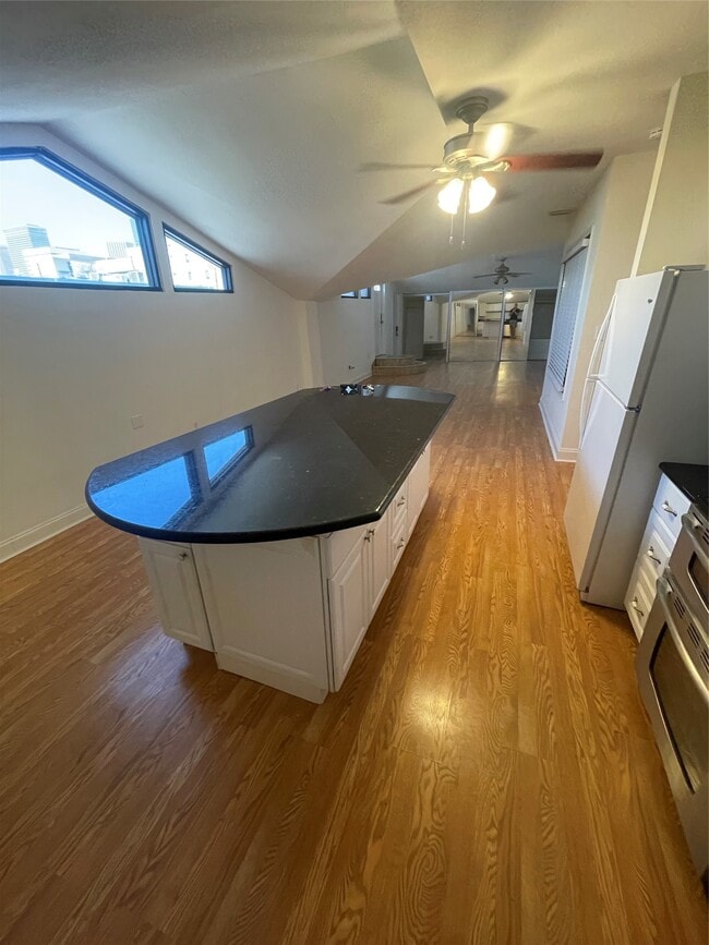 Building Photo - 2110 Chenevert St