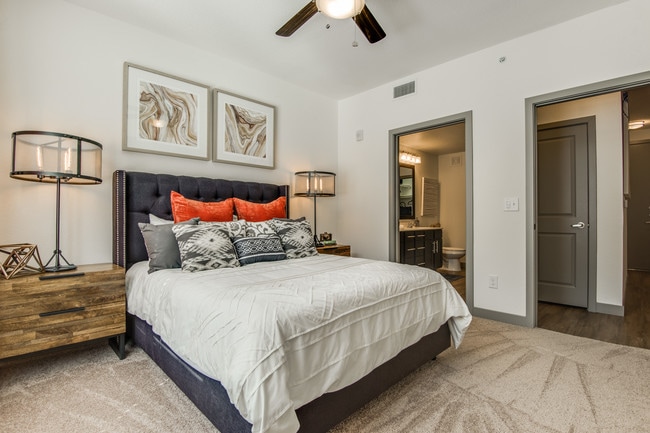 West Koenig Flats apartments — community photo - West Koenig Flats