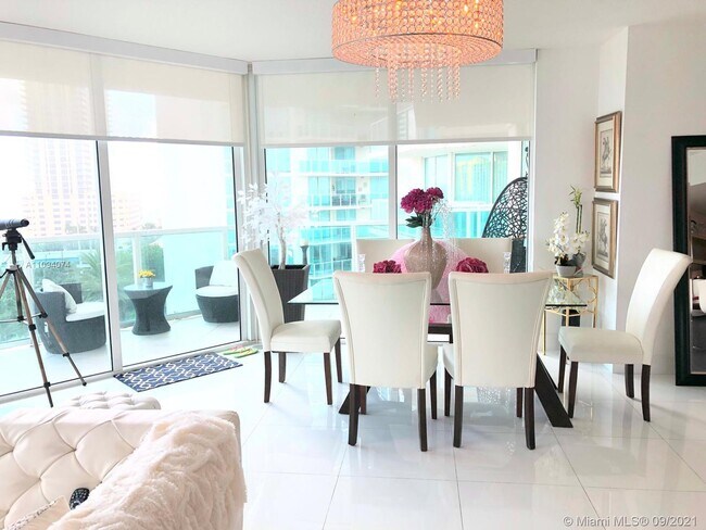 Foto del edificio - 250 Sunny Isles Blvd