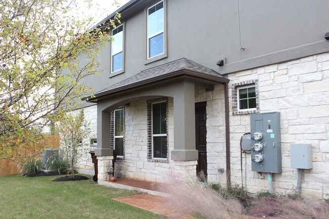 Foto del edificio - 13400 Briarwick Dr