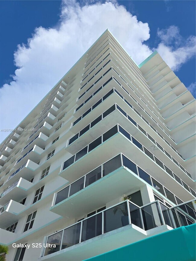 Foto del edificio - 3725 S Ocean Dr