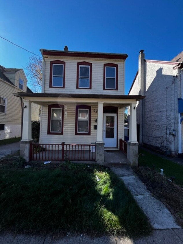 Primary Photo - Three bedroom Pottstown Home with off stre...