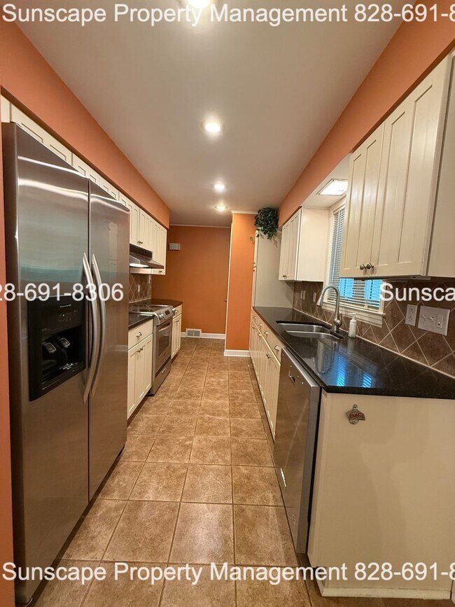 Foto del edificio - Spacious home in Fairview NC