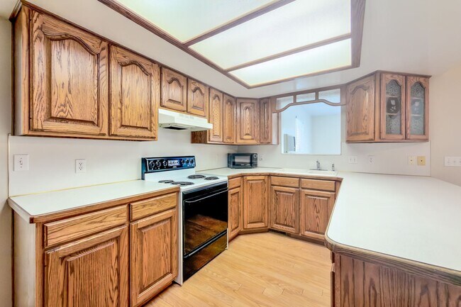 Foto del edificio - Charming 2 Bed, 2 Bath Home with Central Air & 2-Car Garage! - Available NOW!