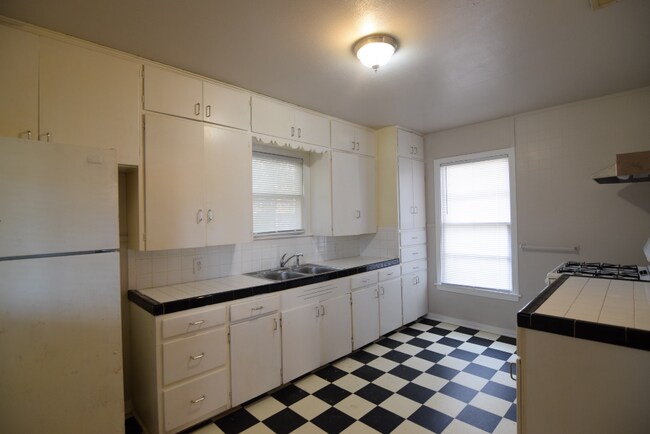 Building Photo - 1420 S 7th St