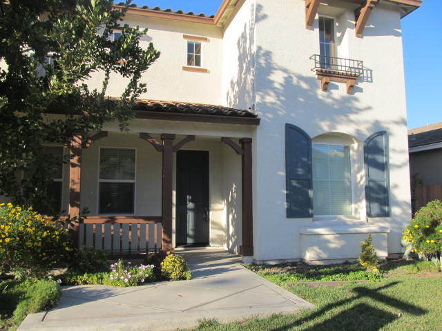 Building Photo - Large two story home in Sylvan School Dist...