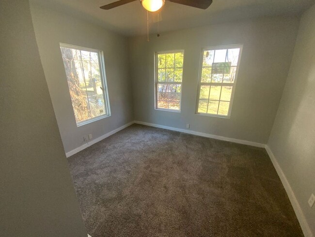 Building Photo - 1223 W 10th St