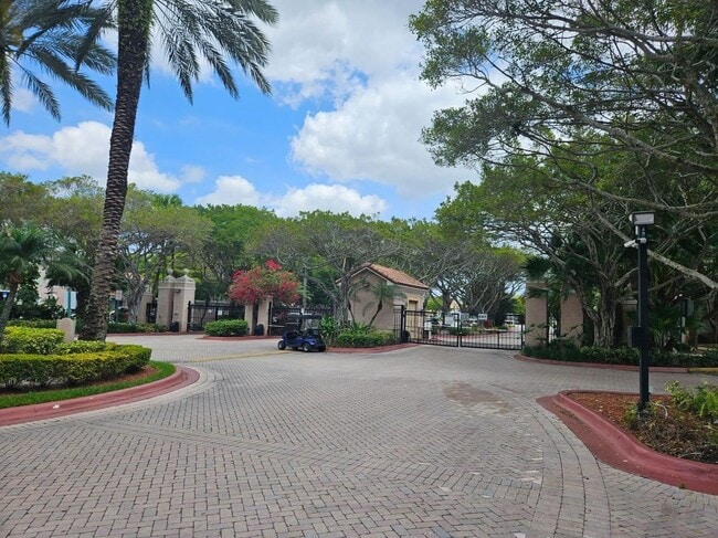 Foto del edificio - 12136 St.Andrews Pl