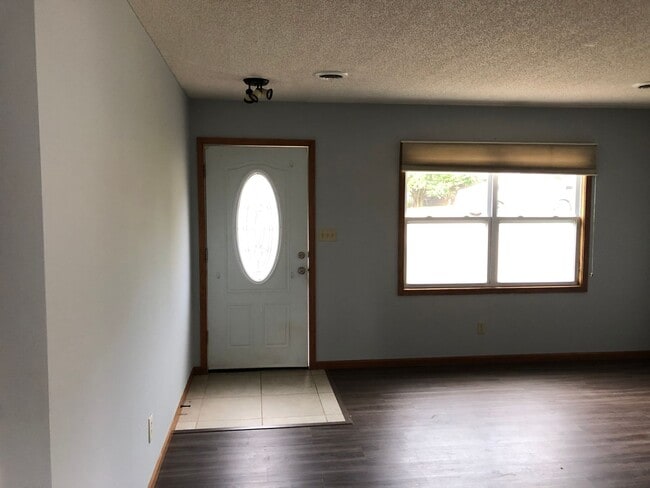 Building Photo - 317 Palomino Ln