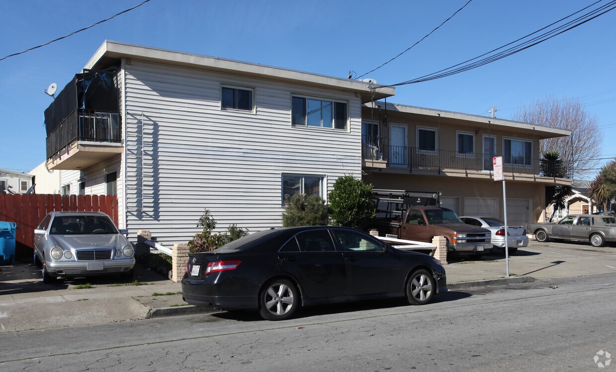 Building Photo - 298 Walnut St